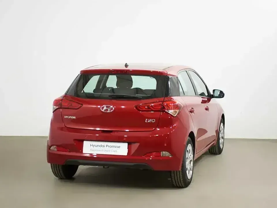 Usado Hyundai i20 85 CV (62 kW) 2017 Rojo Berlina