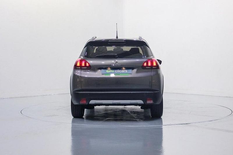 Usado Peugeot 2008 Allure 130 CV (95 kW) 2019 Gris / plata SUV