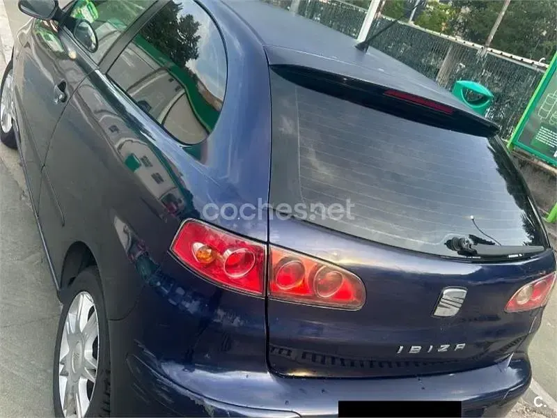 Usado Seat Ibiza Reference 100 CV (73 kW) 2006 Azul Utilitario