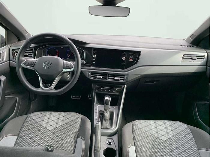 Usado VW Polo R-line 110 CV (80 kW) 2023 Negro Utilitario