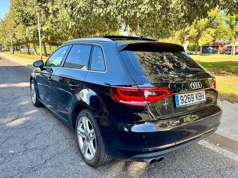 Usado Audi A3 Sportback Ambition 140 CV (102 kW) 2013 Negro Utilitario