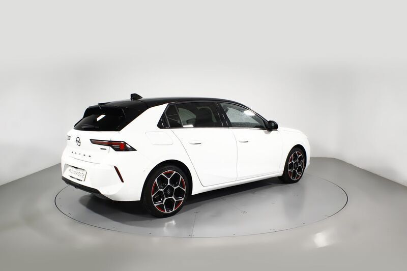 Usado Opel Astra S 181 CV (133 kW) 2023 Blanco Berlina
