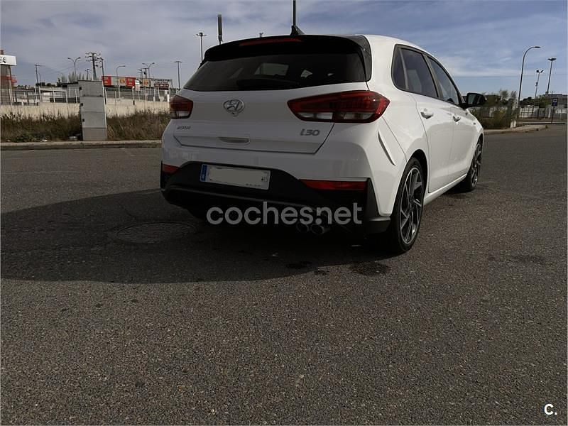 Usado Hyundai i30 N Line 160 CV (117 kW) 2022 Blanco Berlina