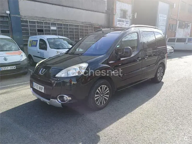 Usado Peugeot Partner Tepee Active 112 CV (82 kW) 2011 Negro Monovolumen