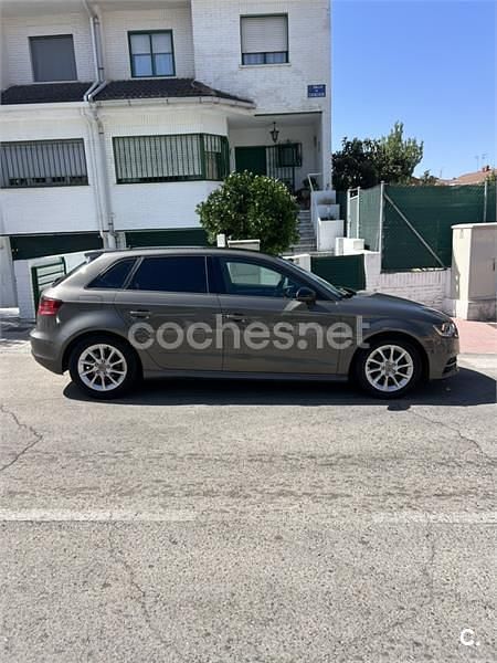 Usado Audi A3 Attraction 110 CV (80 kW) 2014 Beige Berlina