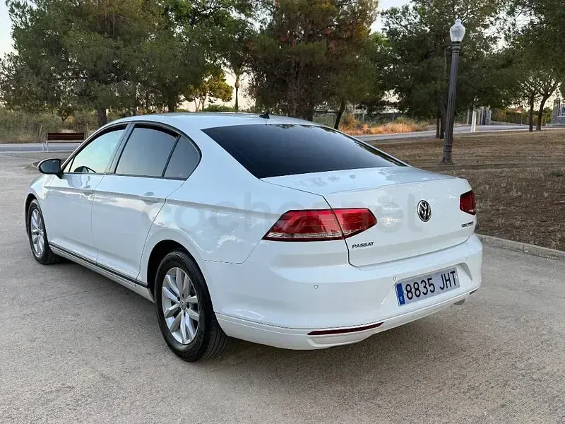 Usado VW Passat 120 CV (88 kW) 2015 Blanco Berlina