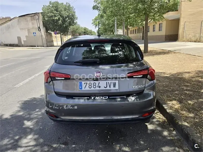 Usado Fiat Tipo Lounge 120 CV (88 kW) 2016 Gris / plata Berlina