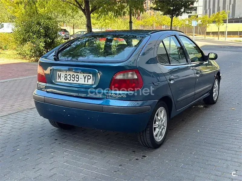 Usado Renault Mégane 95 CV (69 kW) 2000 Azul Berlina