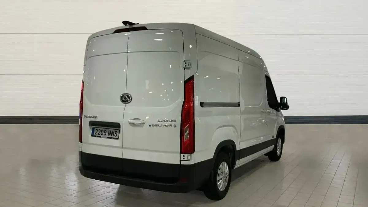 Usado Maxus eDeliver 9 150 kW (204 HP) 2024 Branco Van