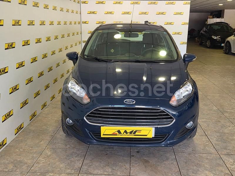 Usado Ford Fiesta Trend 82 CV (60 kW) 2014 Azul Utilitario