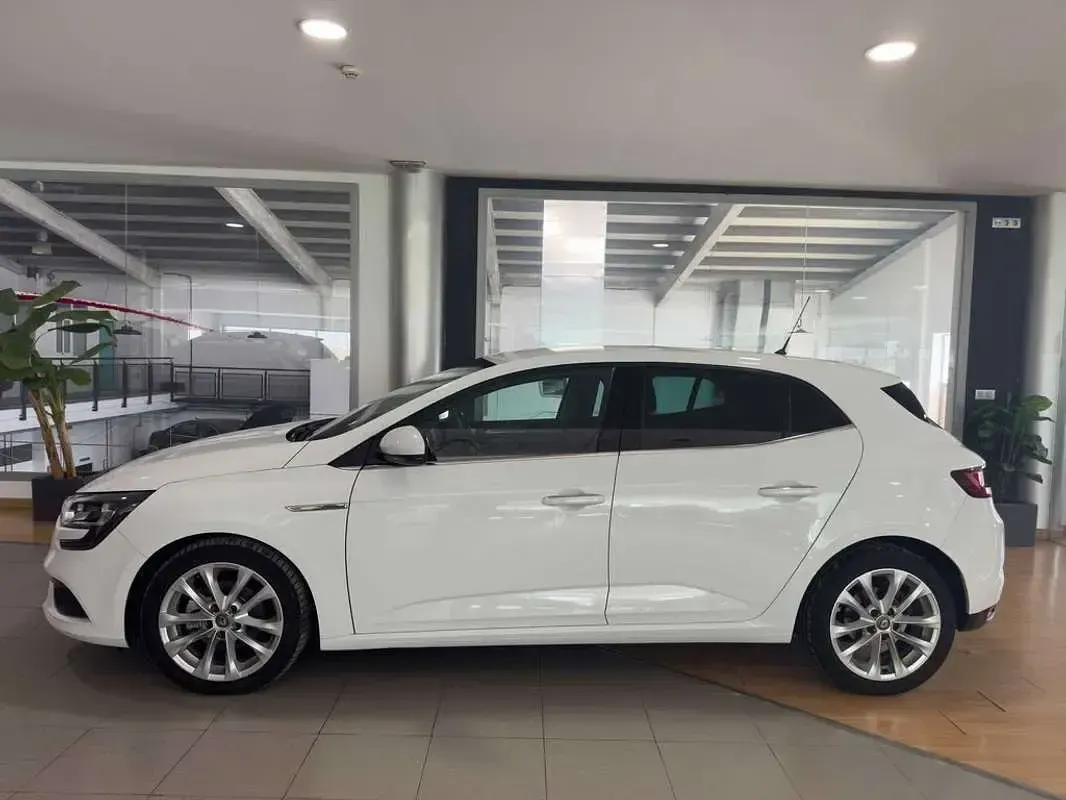 Usado Renault Mégane IV Zen 132 CV (97 kW) 2018 Blanco Utilitario