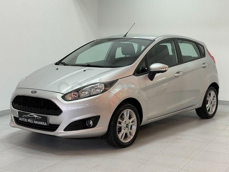 Usado Ford Fiesta Trend 82 CV (60 kW) 2017 Gris / plata Berlina