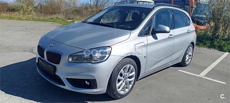 Usado BMW 225 Active Tourer iPerformance 224 CV (164 kW) 2017 Gris / plata Monovolumen
