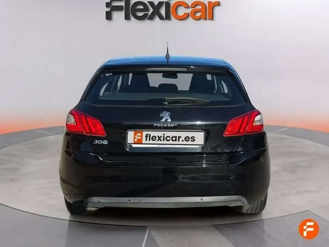 Usado Peugeot 308 Allure 120 CV (88 kW) 2017 Amarillo Utilitario