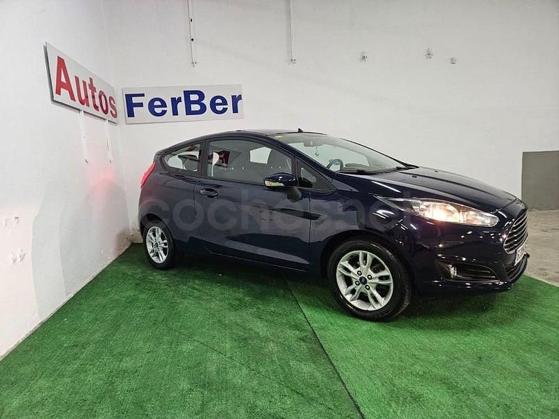 Usado Ford Fiesta Trend 100 CV (73 kW) 2014 Azul Berlina
