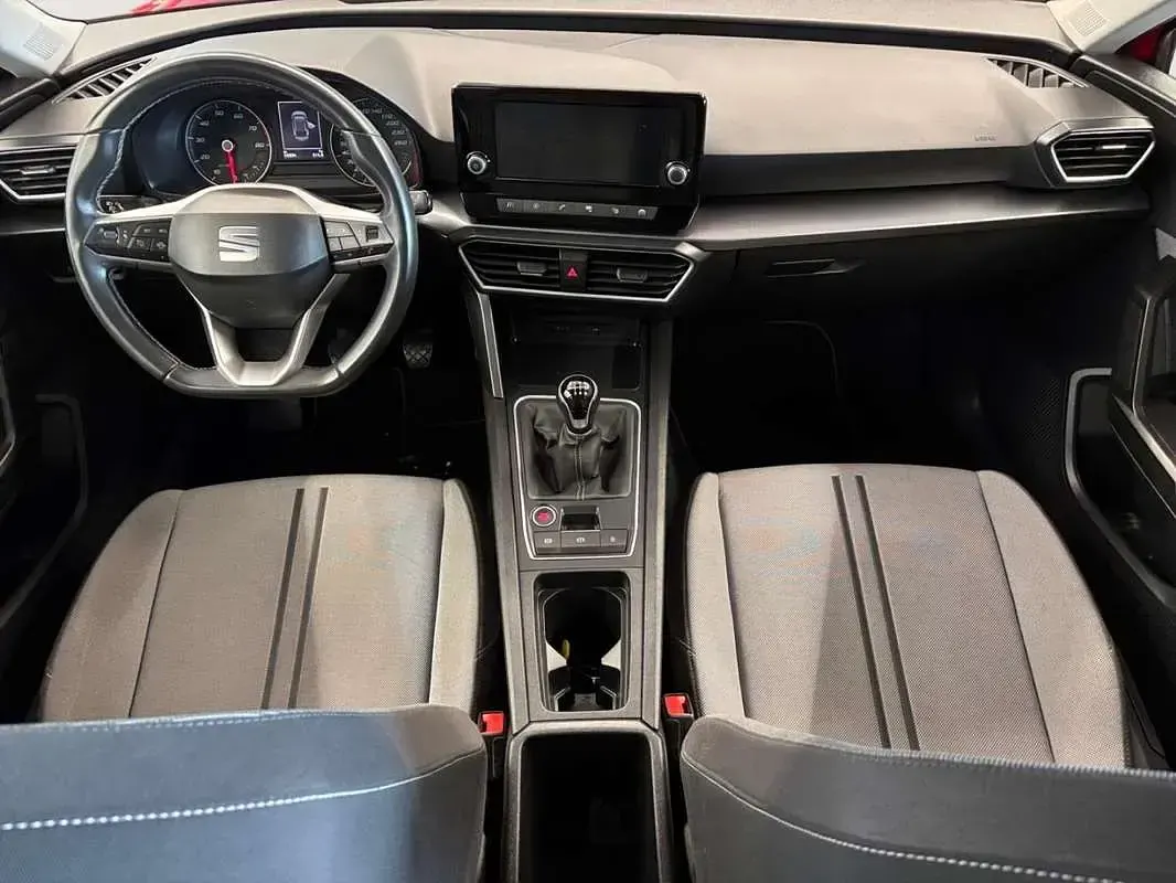 Usado Seat Leon Style 110 CV (80 kW) 2023 Rojo Utilitario
