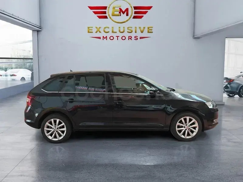 Usado Skoda Rapid Active 95 CV (69 kW) 2019 Negro Utilitario