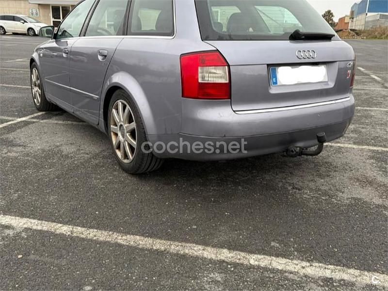 Usado Audi A4 130 CV (95 kW) 2003 Gris / plata Familiar