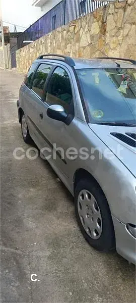 Usado Peugeot 206 70 CV (51 kW) 2006 Gris / plata Familiar