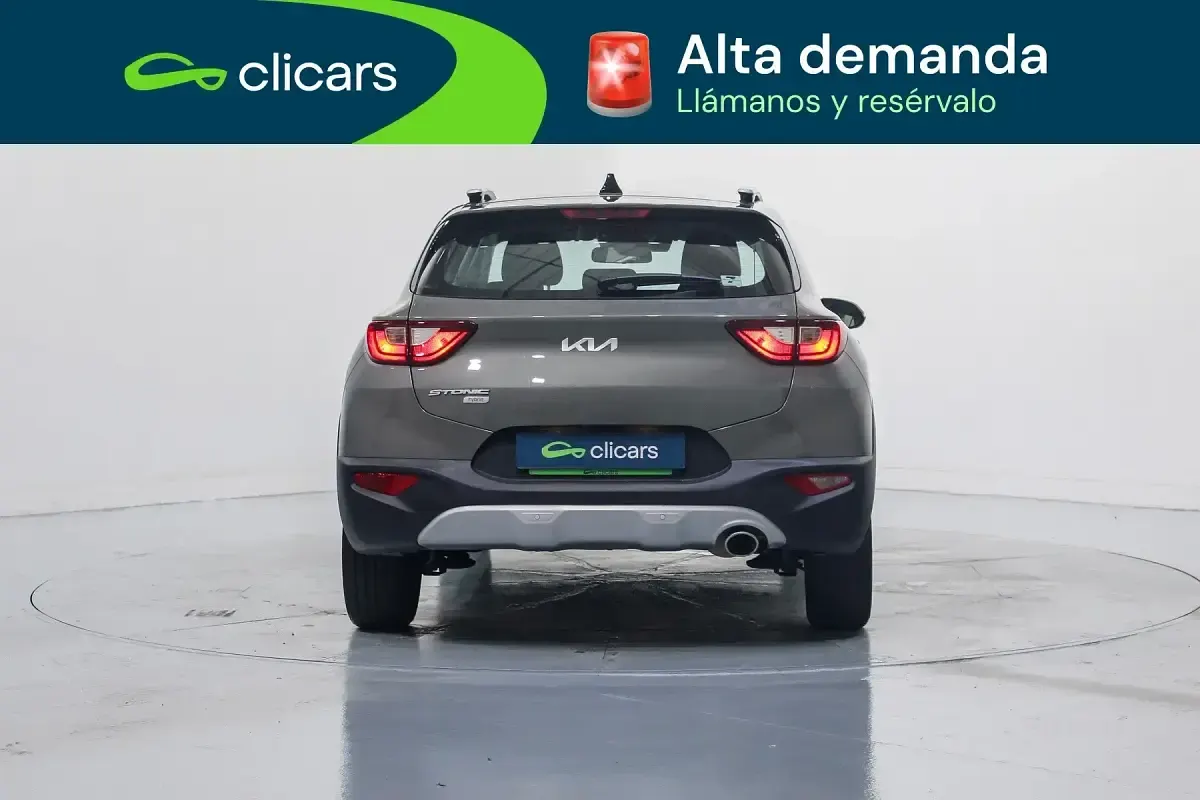 Usado Kia Stonic 120 CV (88 kW) 2023 Verde SUV