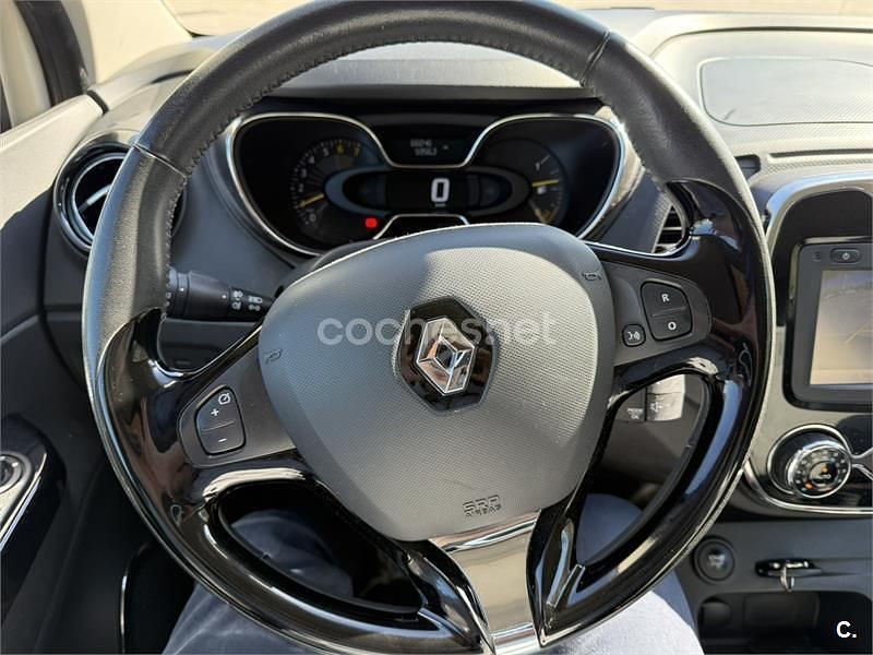 Usado Renault Captur Intens 90 CV (66 kW) 2015 Amarillo SUV