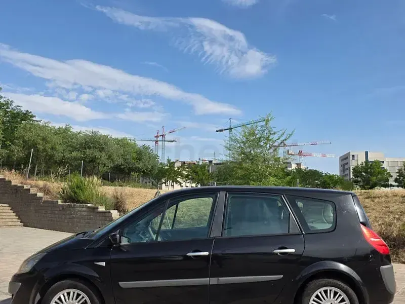 Usado Renault Grand Scénic II Privilege 105 CV (77 kW) 2007 Negro Monovolumen