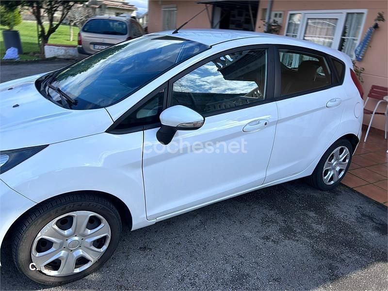 Usado Ford Fiesta Trend 68 CV (50 kW) 2010 Blanco Utilitario