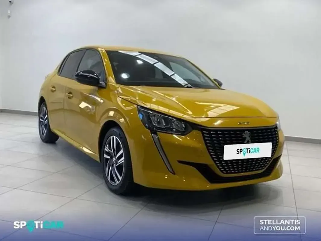 Usado Peugeot 208 Allure 101 CV (74 kW) 2023 Dorado Utilitario