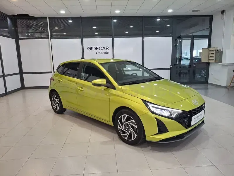 Usado Hyundai i20 100 CV (73 kW) 2025 Verde Utilitario