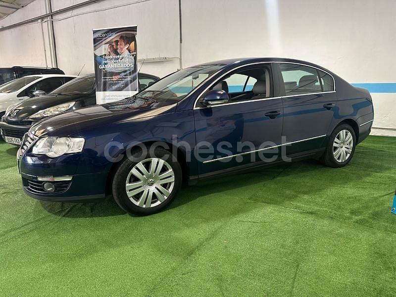 Azul Usado 2005 VW Passat Highline Berlina | 4950 € (Buen precio) - Imagen 1/4