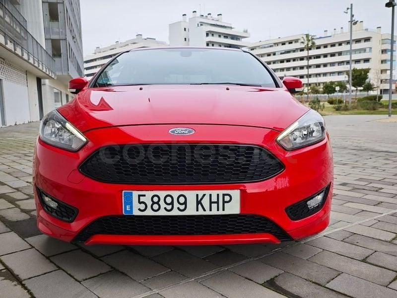 Usado Ford Focus ST-Line 125 CV (91 kW) 2018 Rojo Berlina