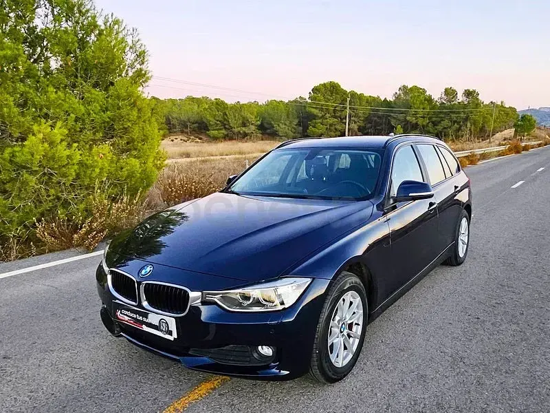 Usado BMW 318 Sport Line 143 CV (105 kW) 2013 Azul Familiar