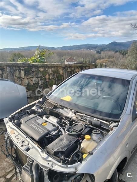Usado Opel Astra Elegance 100 CV (73 kW) 2000 Gris / plata Berlina