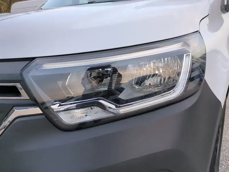Usado Renault Kangoo 88 kW (120 CV) 2024 Marrón Utilitario