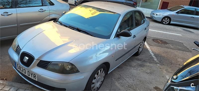 Usado Seat Cordoba 80 CV (58 kW) 2006 Gris / plata Berlina