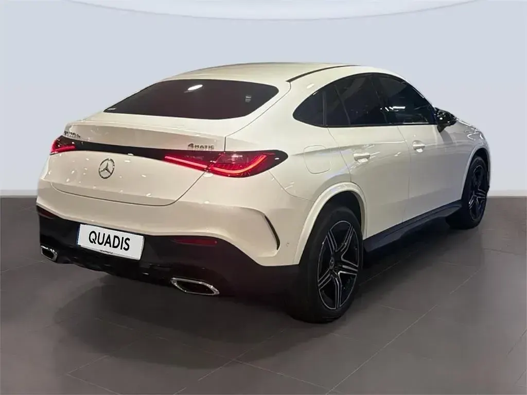 Usado Mercedes GLC300de 333 CV (244 kW) 2025 Blanco polar Coupe