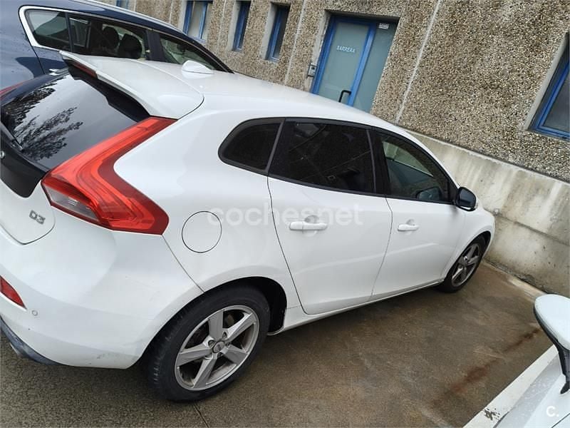 Blanco Usado 2013 Volvo V40 R-Design Kinetic Berlina | 7500 € (Buen precio) - Imagen 1/4