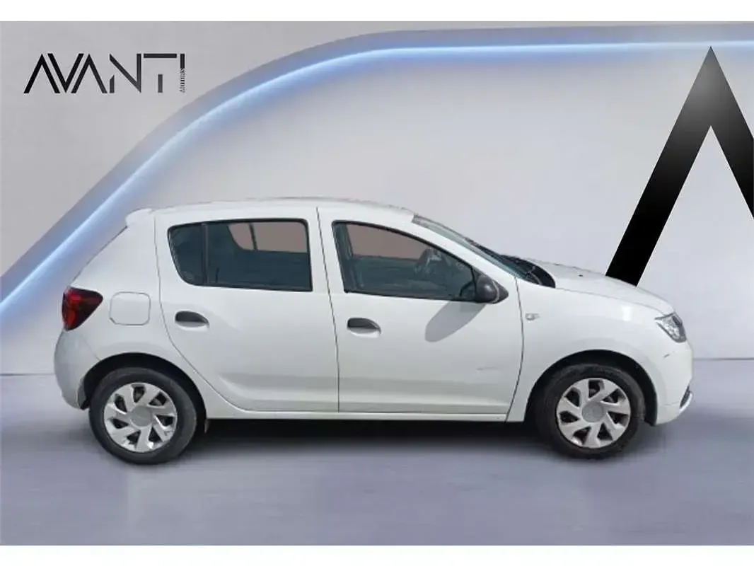 Usado Dacia Sandero Ambiance 75 CV (55 kW) 2018 Blanco Utilitario