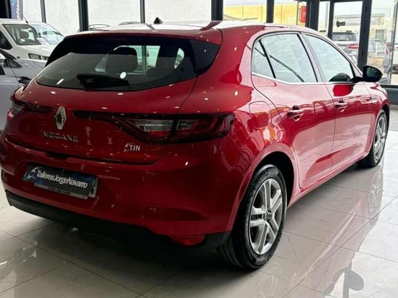 Usado Renault Mégane IV Business 116 CV (85 kW) 2019 Rojo Utilitario