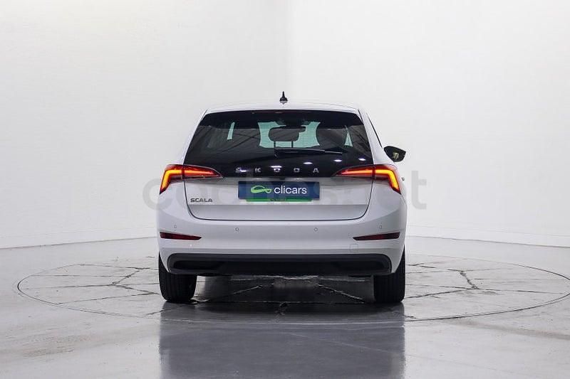 Usado Skoda 110 R Ambition 110 CV (80 kW) 2022 Blanco Berlina