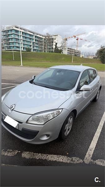 Usado Renault Mégane Dynamique 110 CV (80 kW) 2011 Gris / plata Berlina