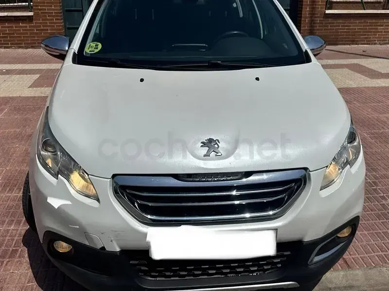 Usado Peugeot 2008 Allure 115 CV (84 kW) 2014 Blanco SUV