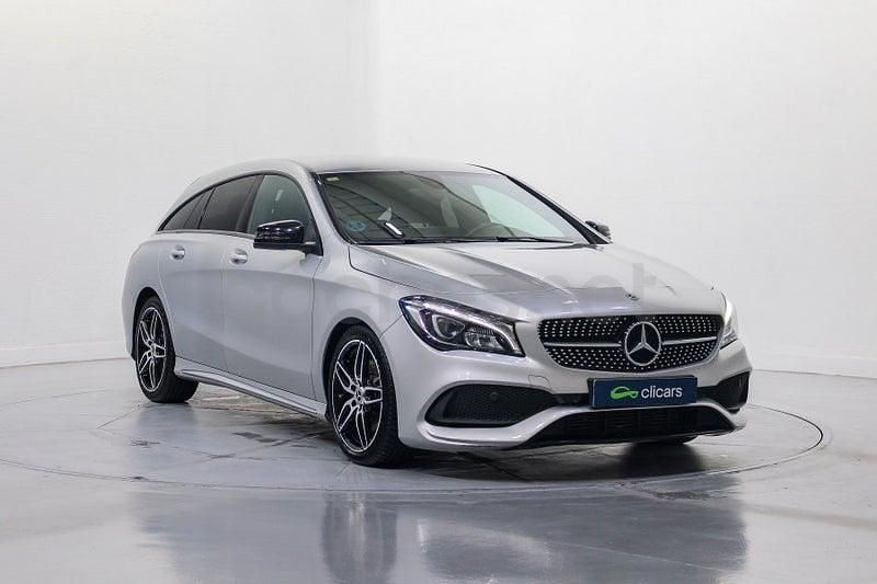 Usado Mercedes CLA200 Shooting Brake 136 CV (100 kW) 2018 Gris / plata Familiar