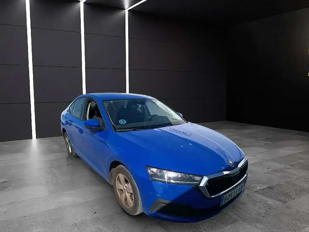 Usado Skoda Octavia Active 116 CV (85 kW) 2022 Azul Berlina