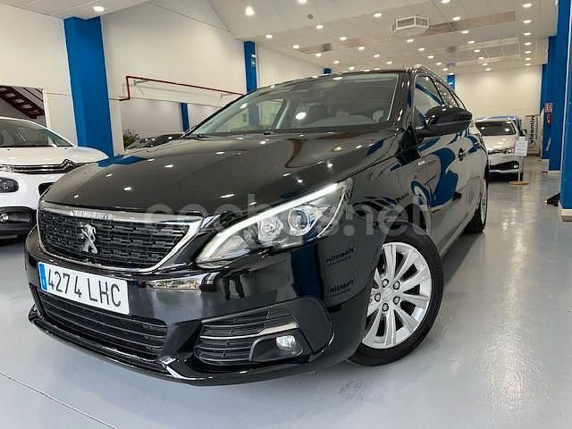 Usado Peugeot 308 Style 130 CV (95 kW) 2020 Negro Familiar