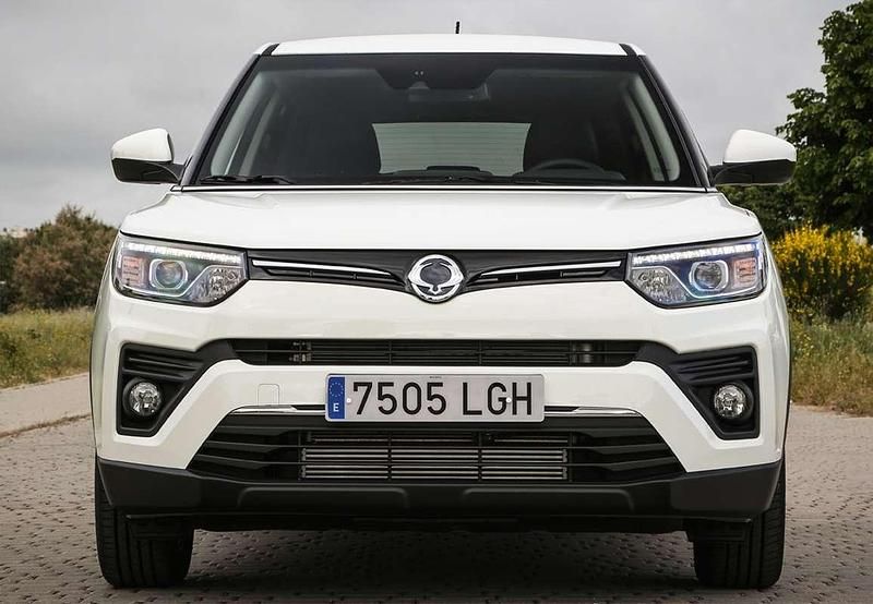 Gris Usado 2021 Ssangyong Tivoli Limited SUV | 16.273 € (Precio justo) - Imagen 1/4
