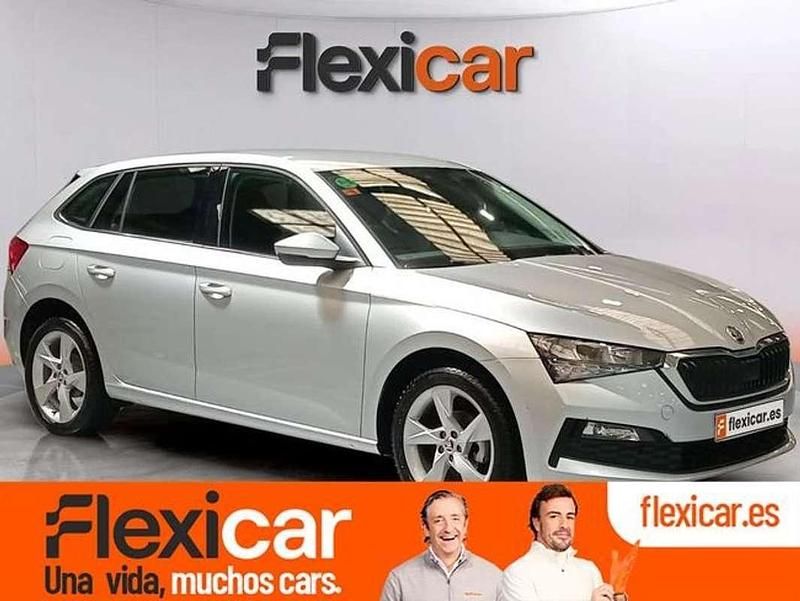 Gris Usado 2021 Skoda Scala Ambition Utilitario | 13.990 € (Precio justo) - Imagen 1/4