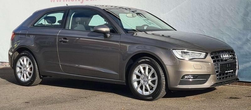 Usado Audi A3 Ambiente 122 CV (89 kW) 2013 Negro Utilitario