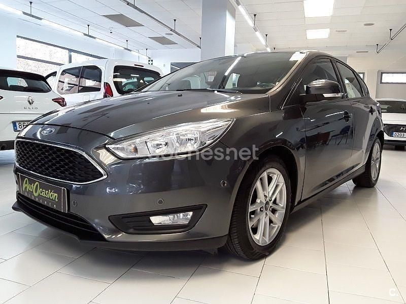 Gris / plata Usado 2015 Ford Focus Titanium Berlina | 8500 € (Precio justo) - Imagen 1/4