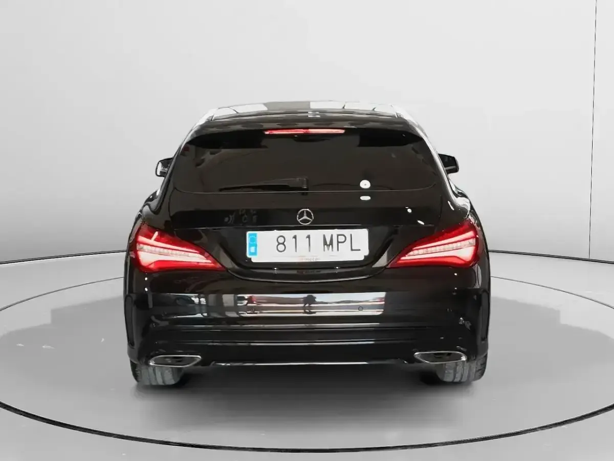 Usado Mercedes CLA200 136 HP (100 kW) 2024 Preto Sedan